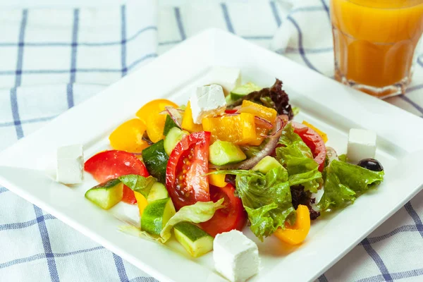 Griechischer Salat Mit Frischem Gemüse — Stockfoto