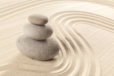 Japon Bahçe zen taşlar kum üzerinde