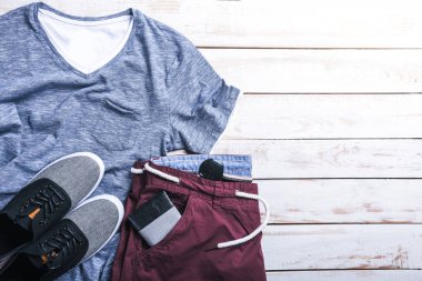 serin moda rahat erkek kıyafeti ahşap tablo