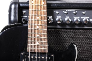 Elektro gitar parçaları üzerinde arka plan, yakın çekim