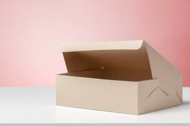 Beyaz masa karton kutu