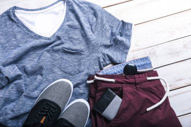 serin moda rahat erkek kıyafeti ahşap tablo