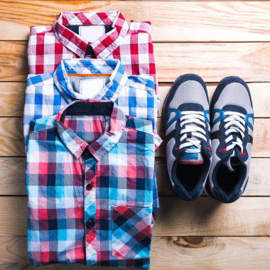 serin moda rahat erkek kıyafeti ahşap tablo