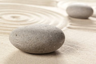 Japon Bahçe zen taşlar kum üzerinde