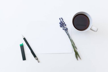 Kadın masaüstünün zarif yakın çekim