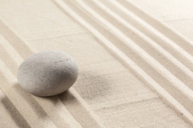 Japon Bahçe zen stone kum üzerinde