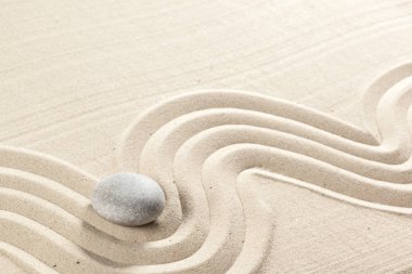 Japon Bahçe zen stone kum üzerinde