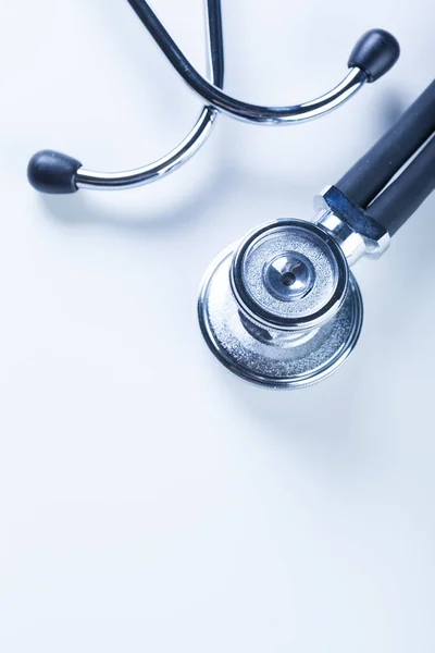 医用听诊器或孤立的白色背景上的 Phonendoscope — 图库照片