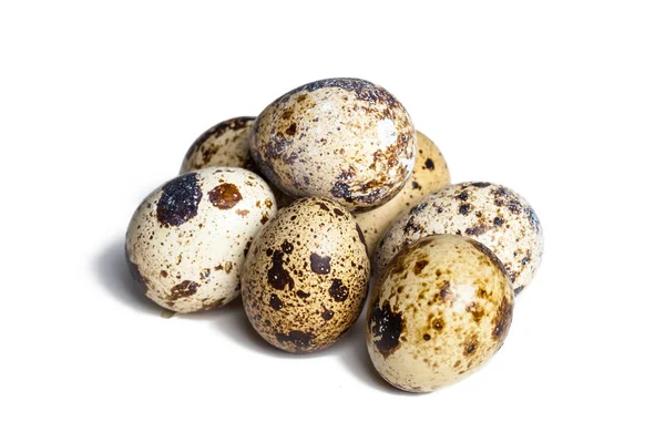 ウズラの卵は白い背景に隔離されている — ストック写真