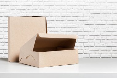 basit kahverengi kağıt torba öğle veya masasına yemek