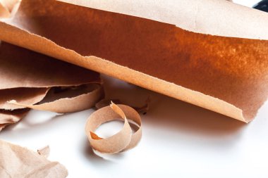 geri dönüşümlü kağıt beyaz arka plan üzerinde.