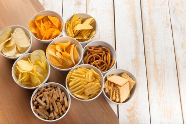 Simit kase yukarıdan ahşap tablo