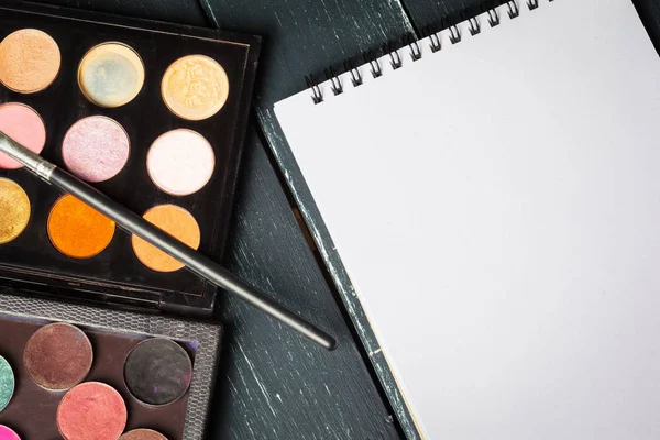 kalıcı makyaj renkli göz farı paleti