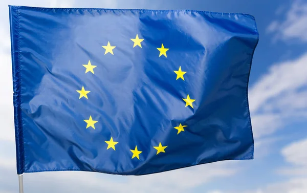 Europese Vlag Blauwe Hemelachtergrond — Stockfoto