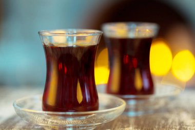 Noel sıcak çay ve ışık bokeh