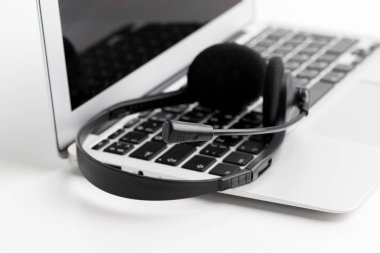 kulaklık ve bilgisayar dizüstü bilgisayar, çağrı merkezi desteği