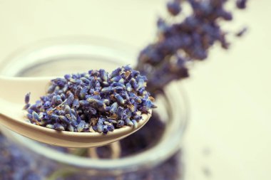 kaşık kuru lavanta çiçek