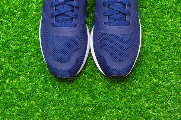 Chaussures Sport Sur Herbe Verte Gros Plan — Photo