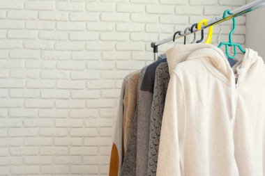 Giyim raf ayakta kapalı