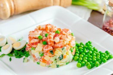 Karides ile Rus salatası