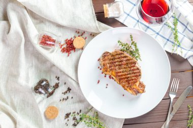 Izgara Dana biftek, yakından görmek 