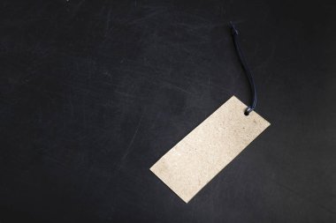 Siyah arka plan üzerine etiket