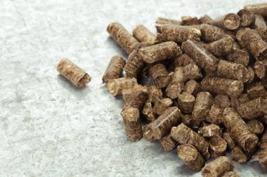 Kaynak. Masadaki topaklar.