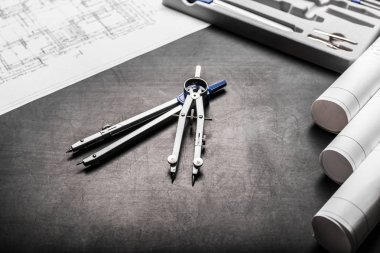 Çizimler siyah arka plan üzerinde planlama İnşaat