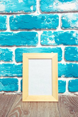 Duvardaki resim çerçevesi