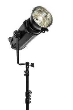 Stüdyo ışıklandırması beyaz arkaplanda izole edildi 