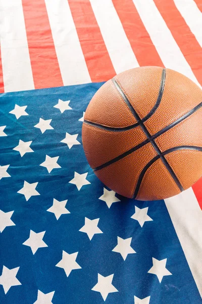 Pallacanestro Sulla Bandiera Americana — Foto Stock