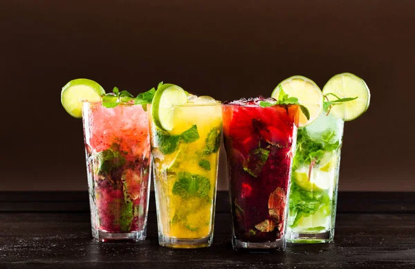 Kollektion Bunter Tropischer Cocktails — Stockfoto
