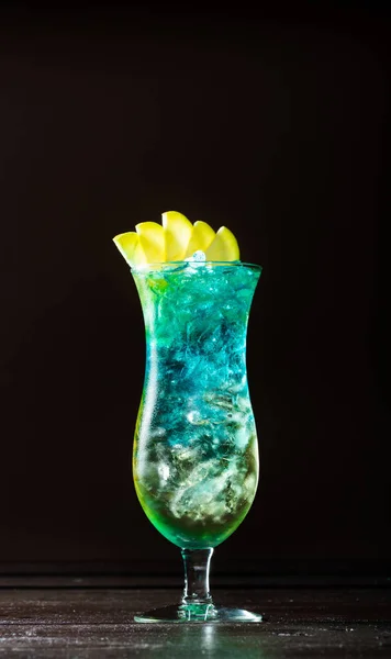 Savoureux Cocktail Bleu Curaçao — Photo