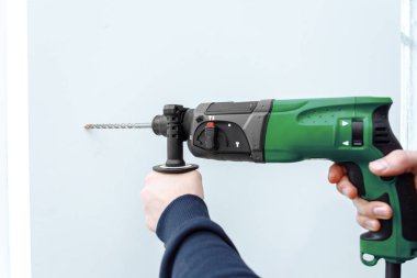 Kullanım çekiç matkap-matkap duvara