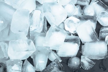 Buz küpleri arka plan üzerinde yakın çekim