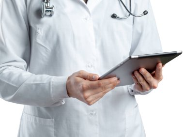 Dijital tablet kullanarak doktor, yakın çekim
