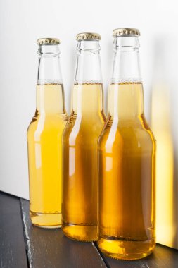 Tablo yakından görmek şişe bira 