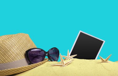 arka plan olarak kum üzerinde boş fotoğraf