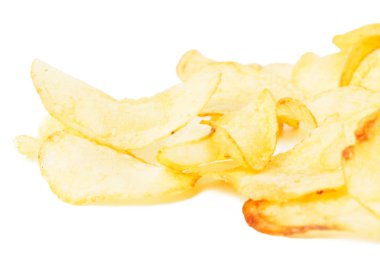Patates cipsi beyaz arkaplanda izole