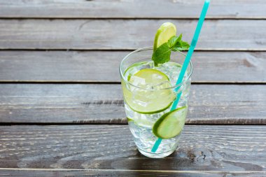 Buzlu taze limonata.