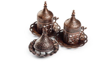 Türk kahvesi beyaz arka plan üzerinde izole