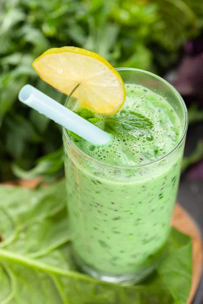 Friska Gröna Vegetabiliska Smoothie Med Äpplen Spenat Och Gurka — Stockfoto