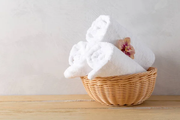 towels roll with flower