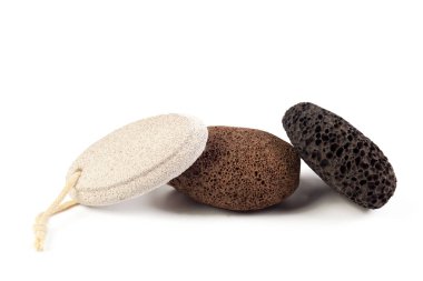 Beyaz arka plan üzerinde izole doğal süngerler