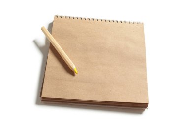 Ahşap kalem ile boş not defteri