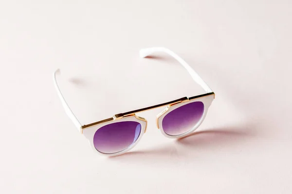 Sonnenbrille Auf Hellem Hintergrund — Stockfoto