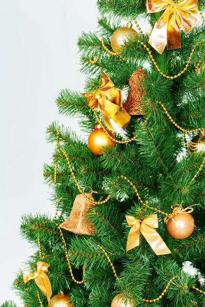 Árbol Navidad Con Adornos Primer Plano —  Fotos de Stock