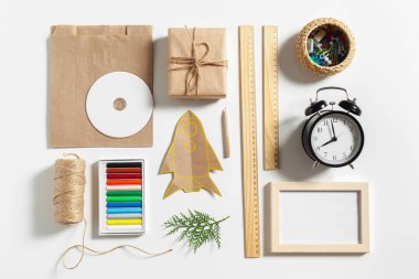 Modern çalışma alanı üstten görünüm 