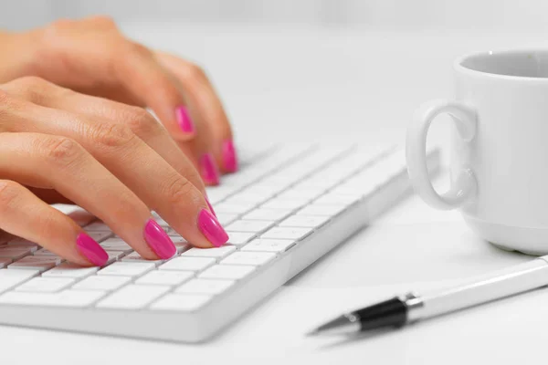 Woman Hands Keyboard — Stock Photo, Image