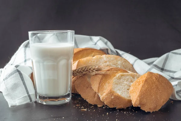 Молоко Хлебобулочные Изделия — стоковое фото